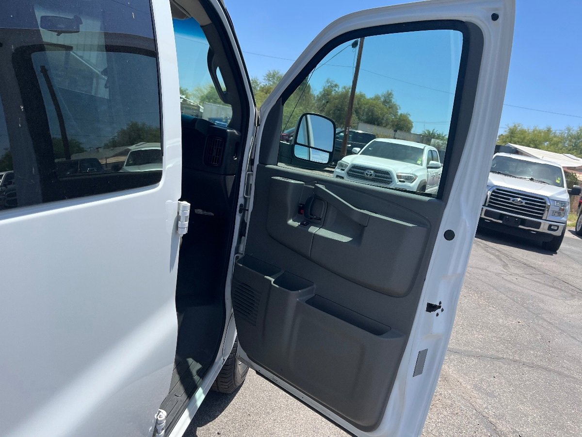 Used 2017 Chevrolet Express 3500 LT w/ LT Preferred Equipment Group RWD image 33