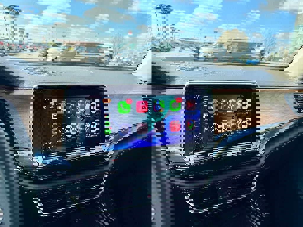 Used 2025 Volkswagen Atlas SE image 33