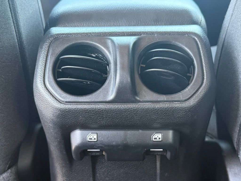 Used 2025 Jeep Wrangler Willys image 40