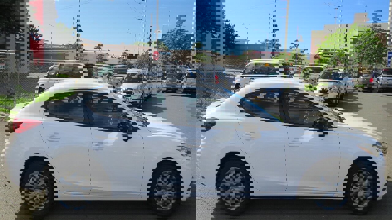 Used 2014 MAZDA MAZDA3 i SV image 5