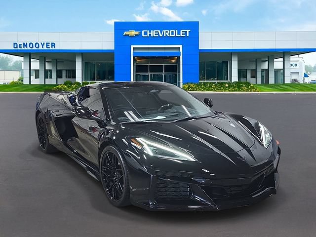 Used 2025 Chevrolet Corvette Z06 w/ Stealth Interior Trim Package RWD image 3