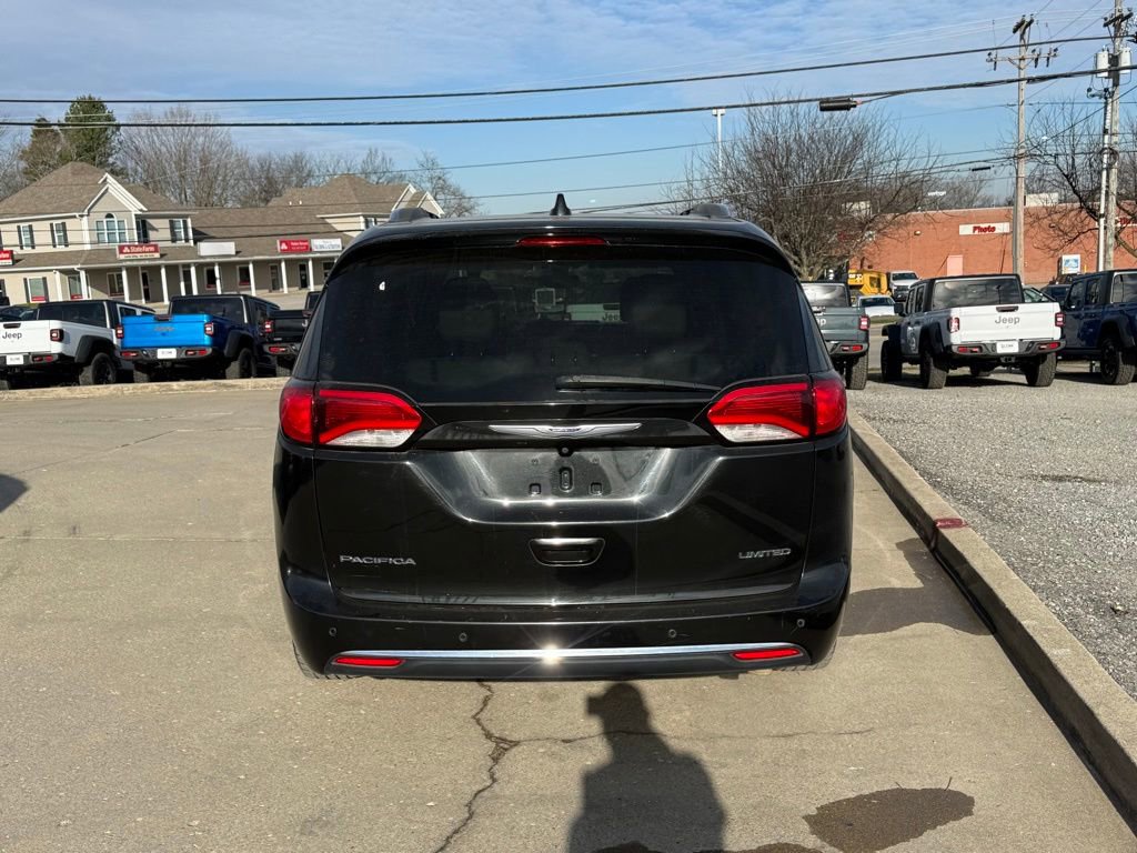 Used 2020 Chrysler Pacifica Limited image 7