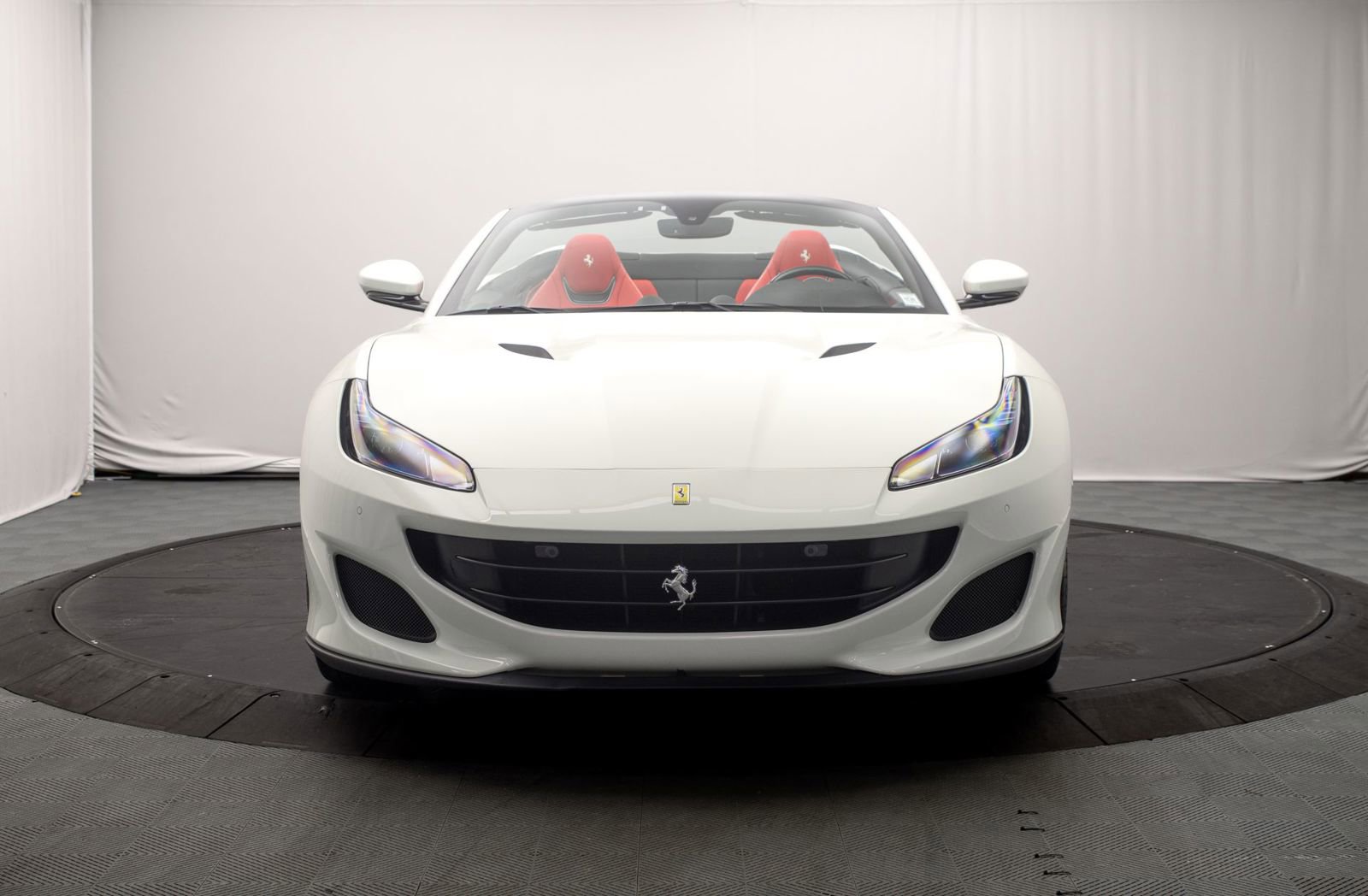 Used 2019 Ferrari Portofino RWD image 8
