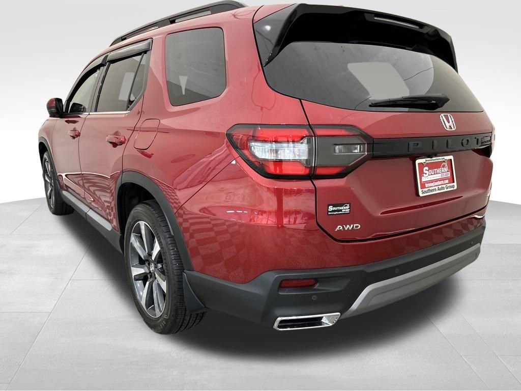 Used 2025 Honda Pilot Elite image 3