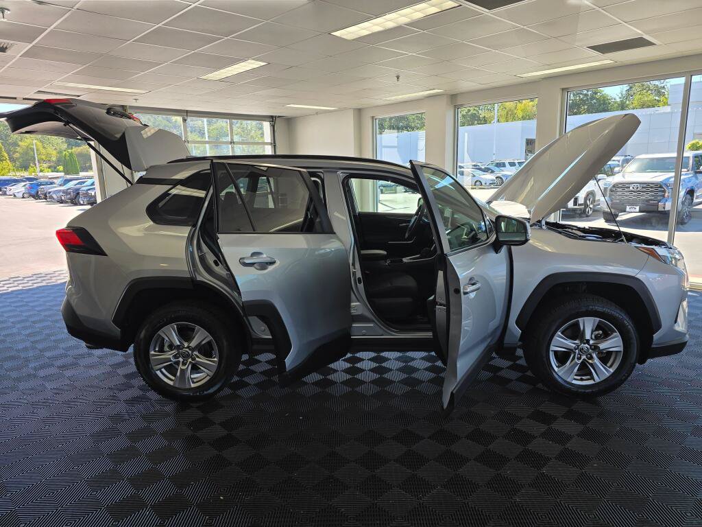 Used 2025 Toyota RAV4 XLE AWD/4WD image 17