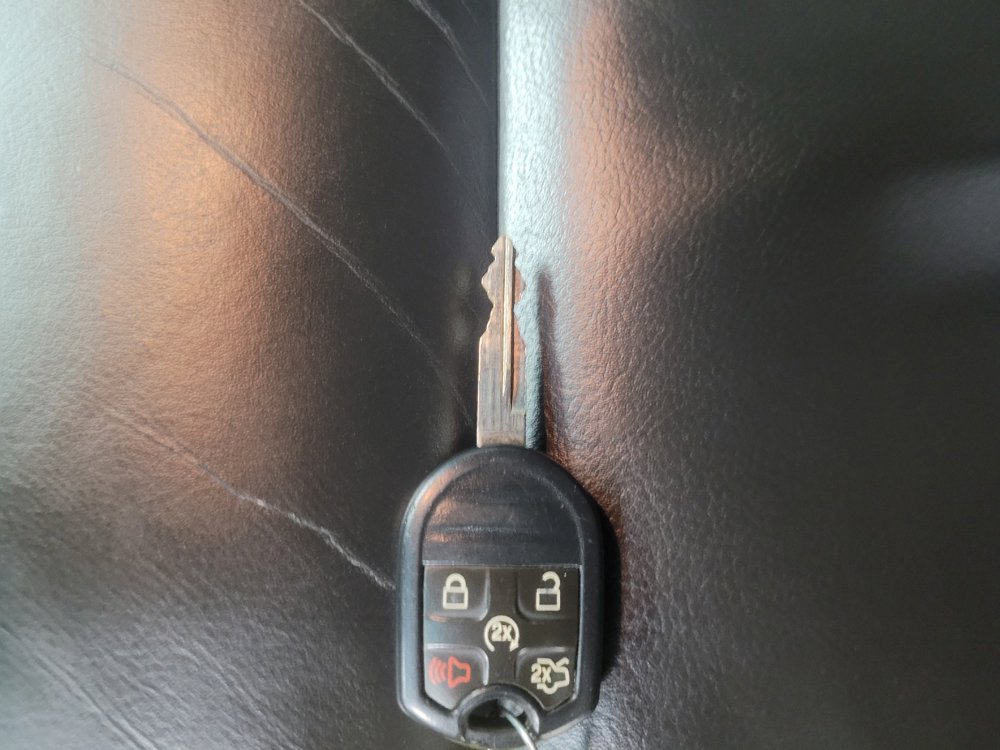 Used 2015 Ford Explorer XLT w/ Equipment Group 202B FWD image 32