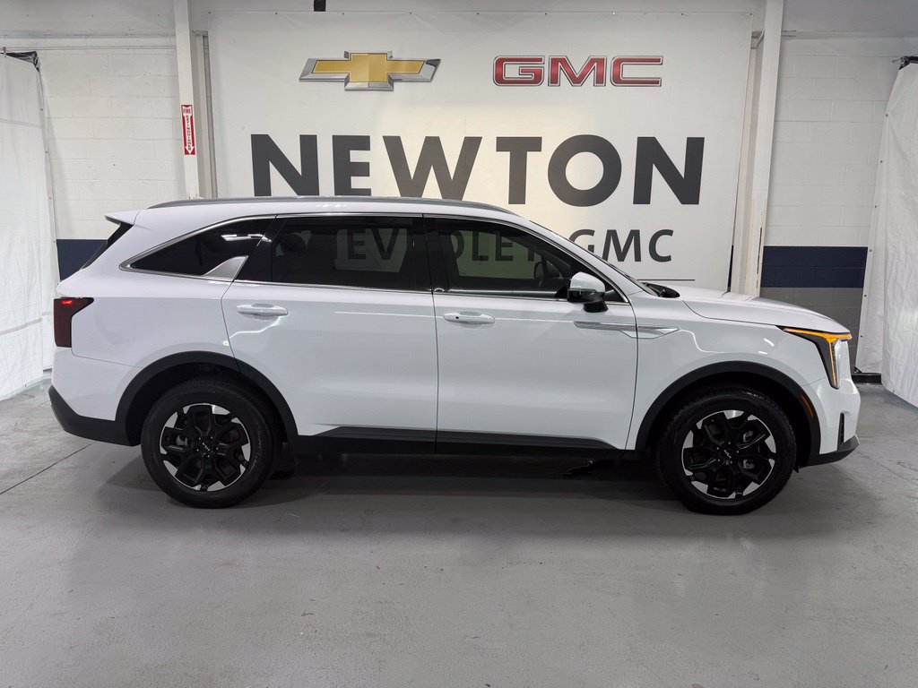 Used 2025 Kia Sorento S AWD/4WD image 34