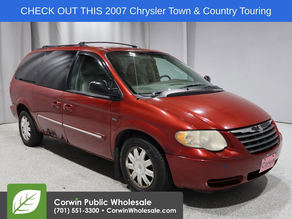 Used 2007 Chrysler Town & Country Touring image 1