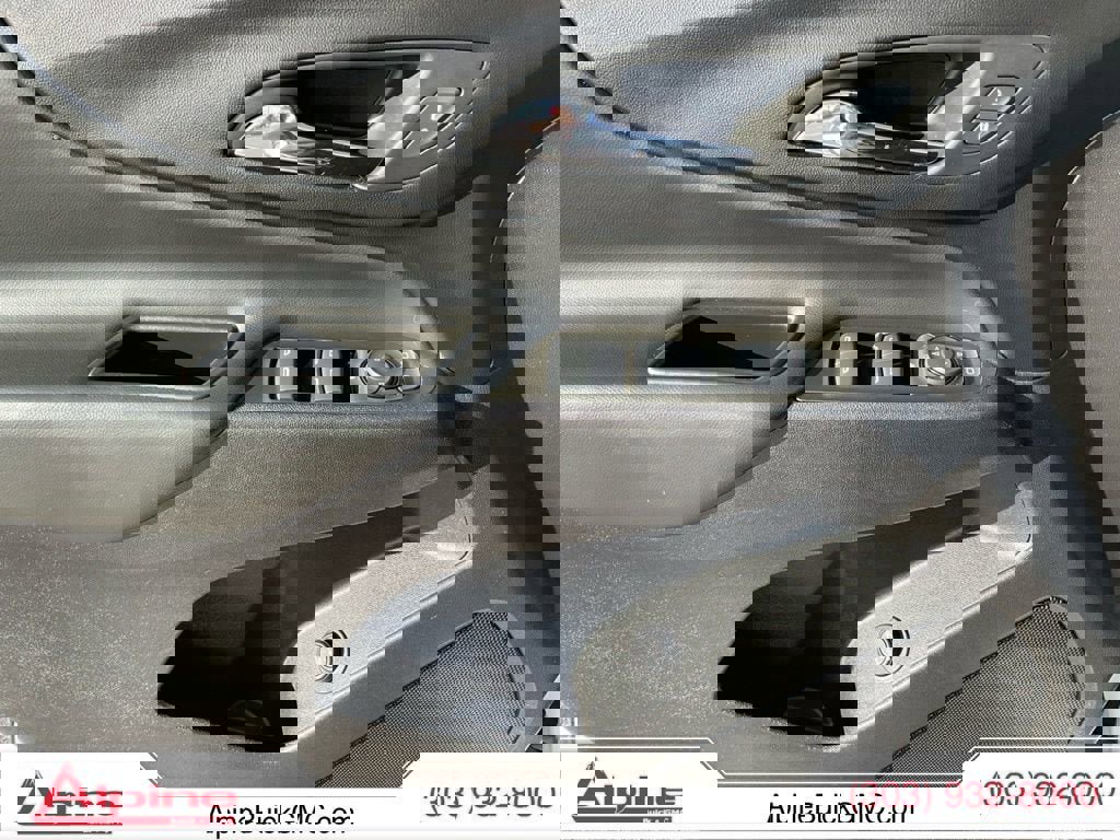 Used 2024 Chevrolet Equinox LT image 18