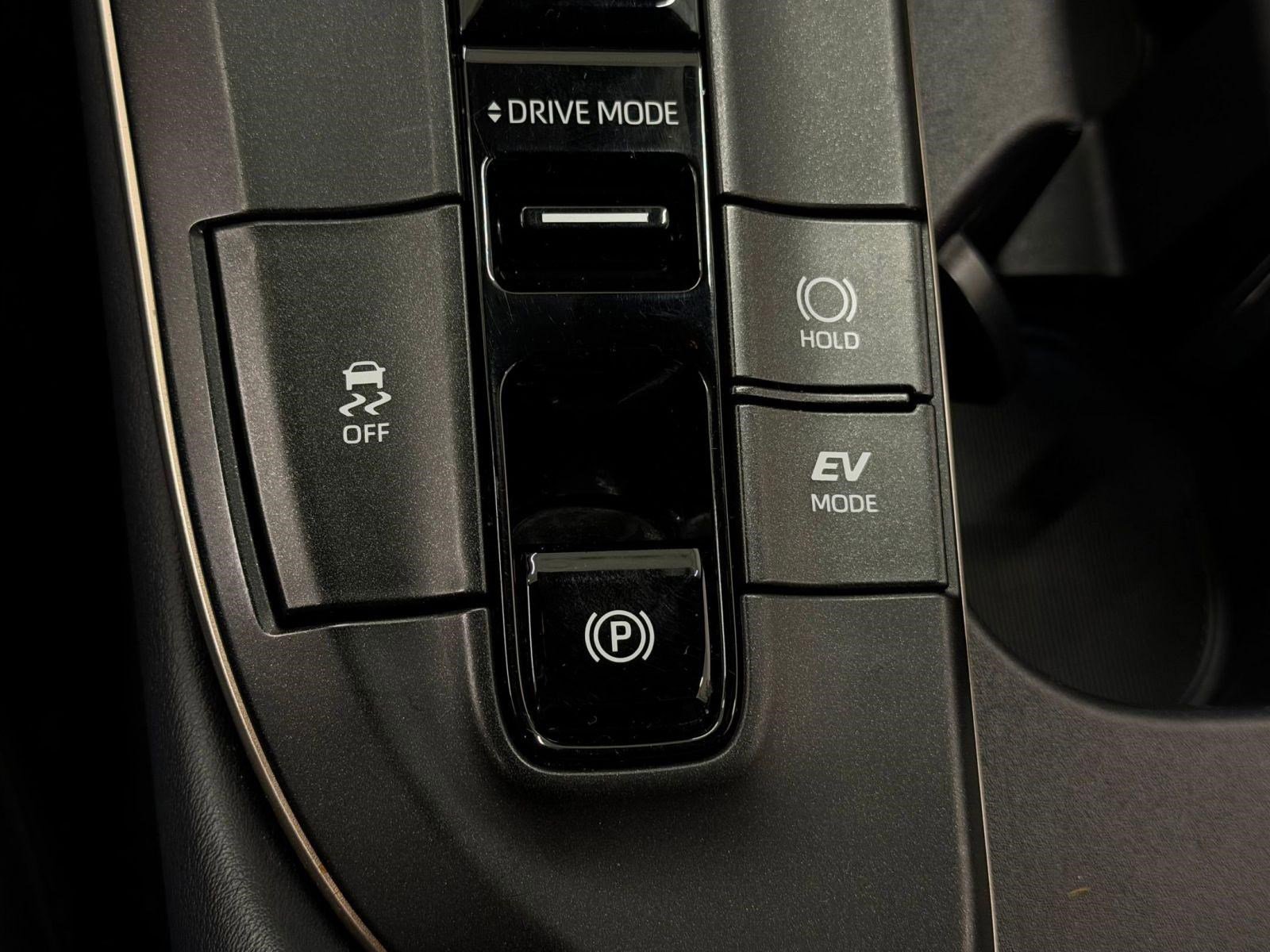 Used 2023 Toyota Crown Limited AWD/4WD image 28