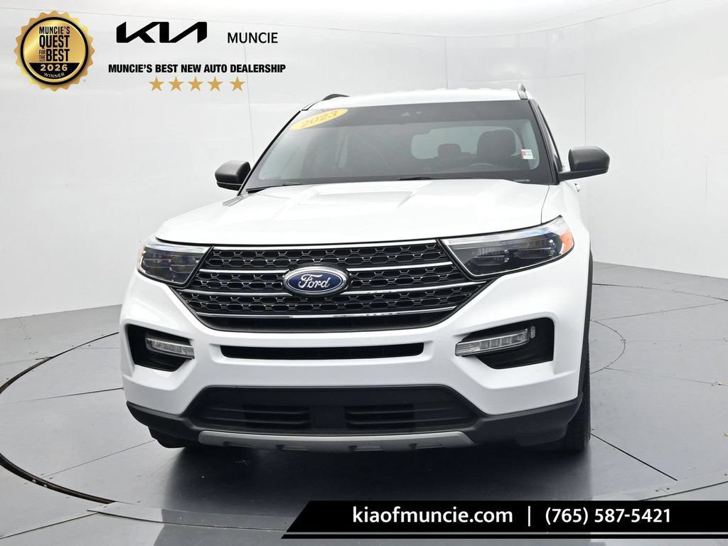 Used 2023 Ford Explorer XLT w/ Equipment Group 202A RWD image 3