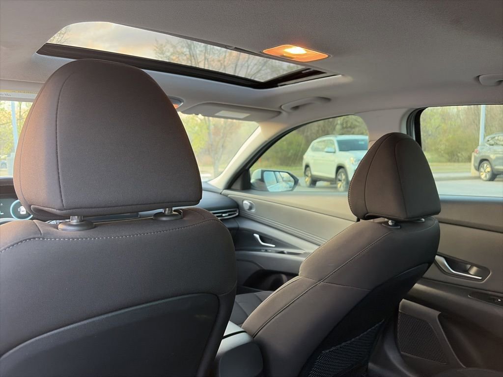 Used 2024 Hyundai Elantra SEL w/ Convenience Package image 27