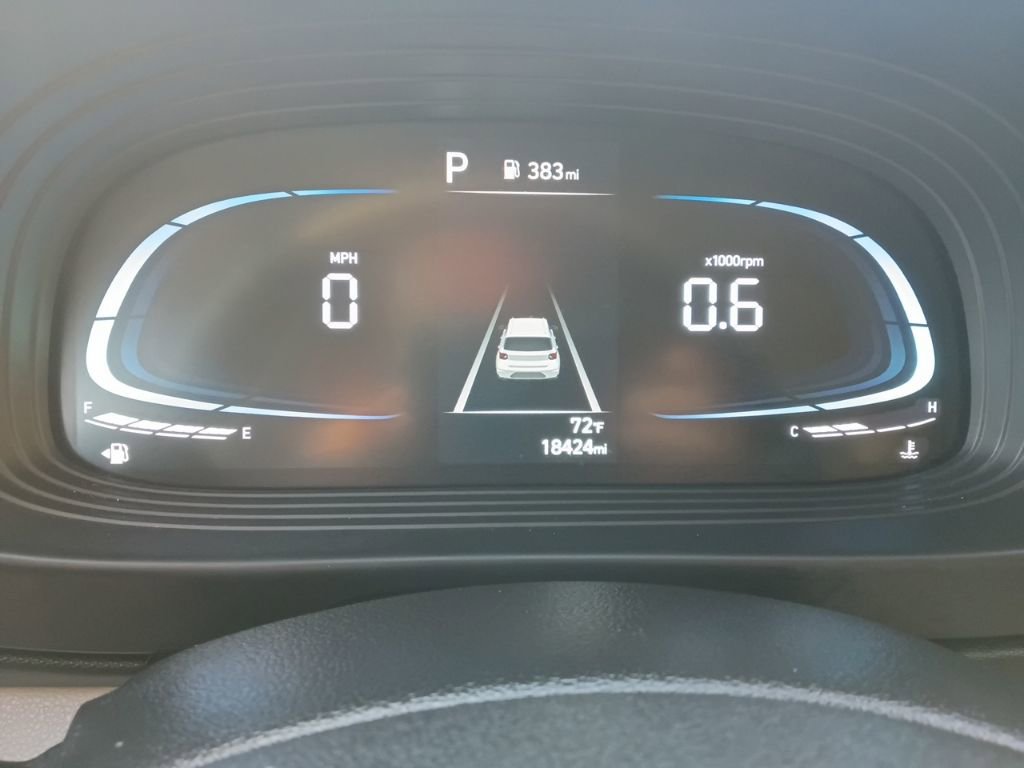 Used 2025 Hyundai Venue SEL FWD image 2