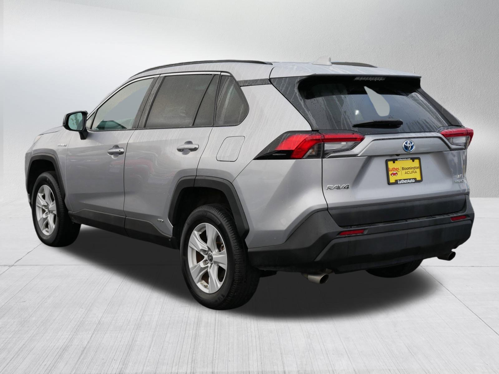 Used 2021 Toyota RAV4 LE image 5