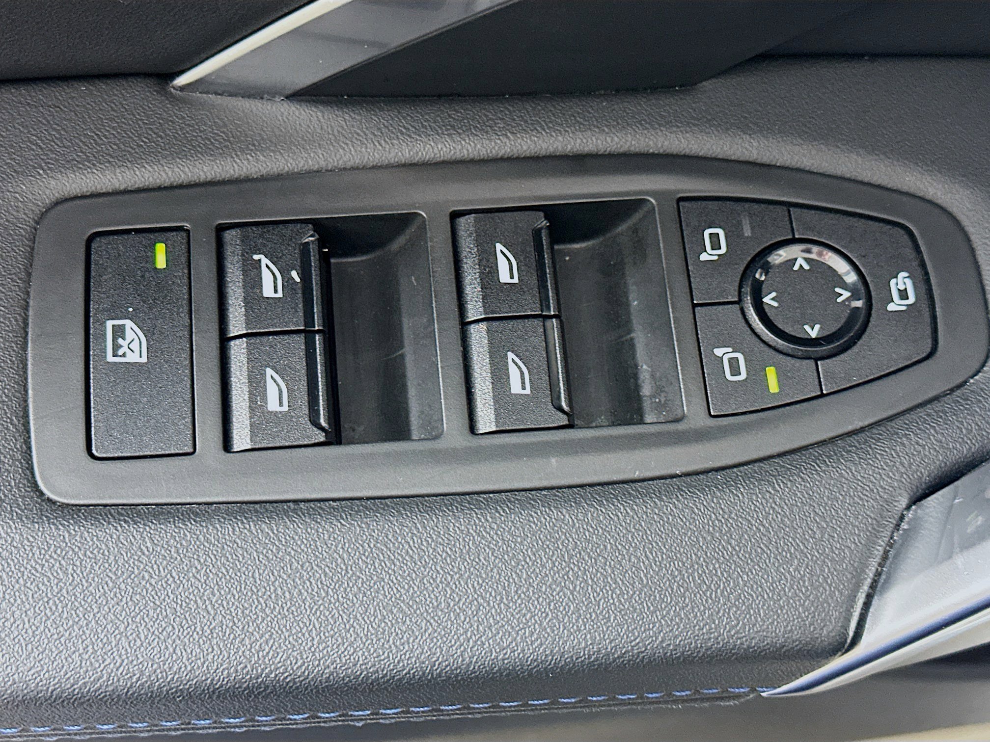 Used 2025 BMW X2 xDrive28i image 15