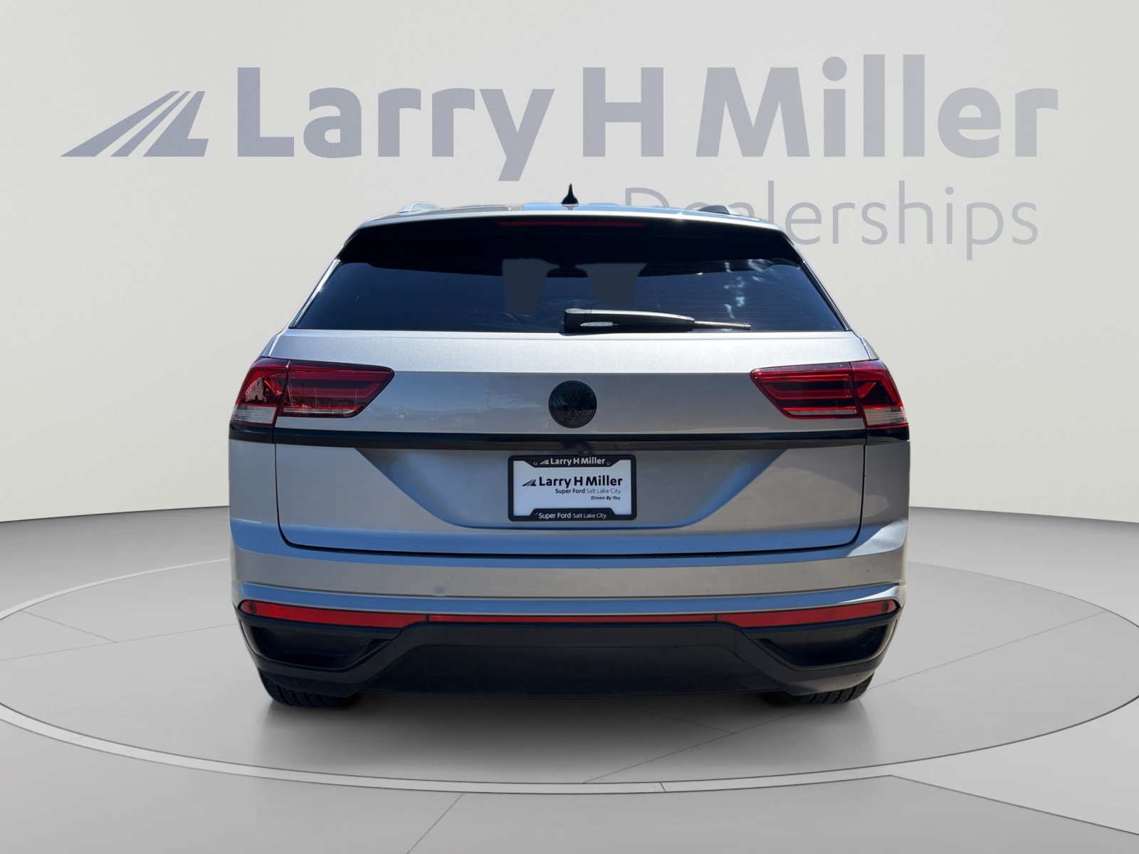 Used 2020 Volkswagen Atlas Cross Sport SE AWD/4WD image 4