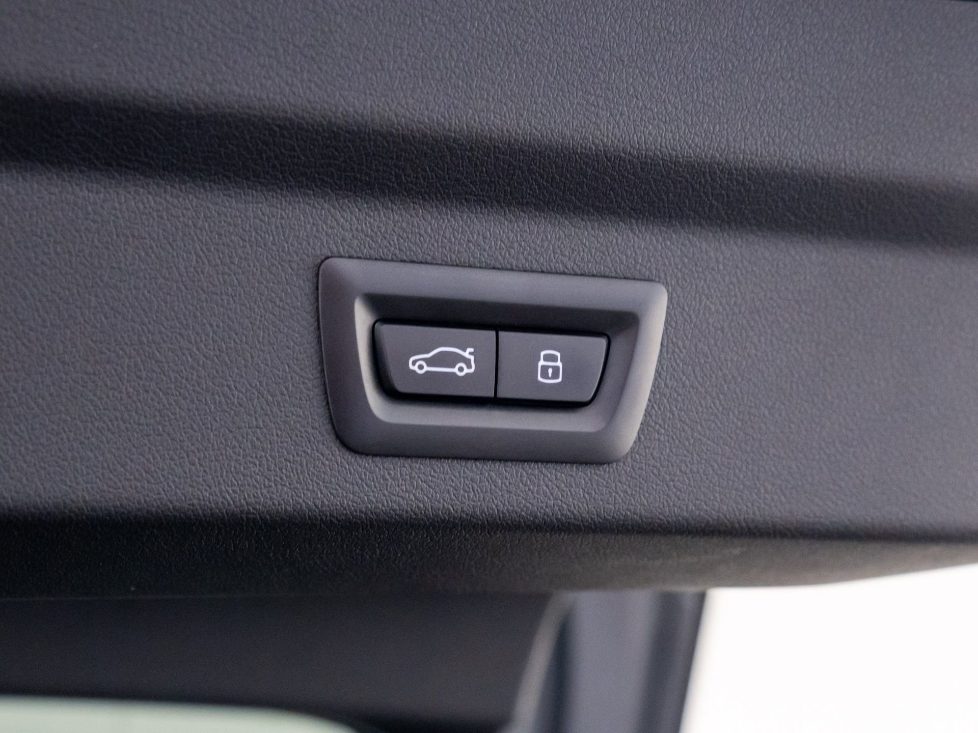 Certified 2025 BMW X2 xDrive28i w/ Premium Package image 33