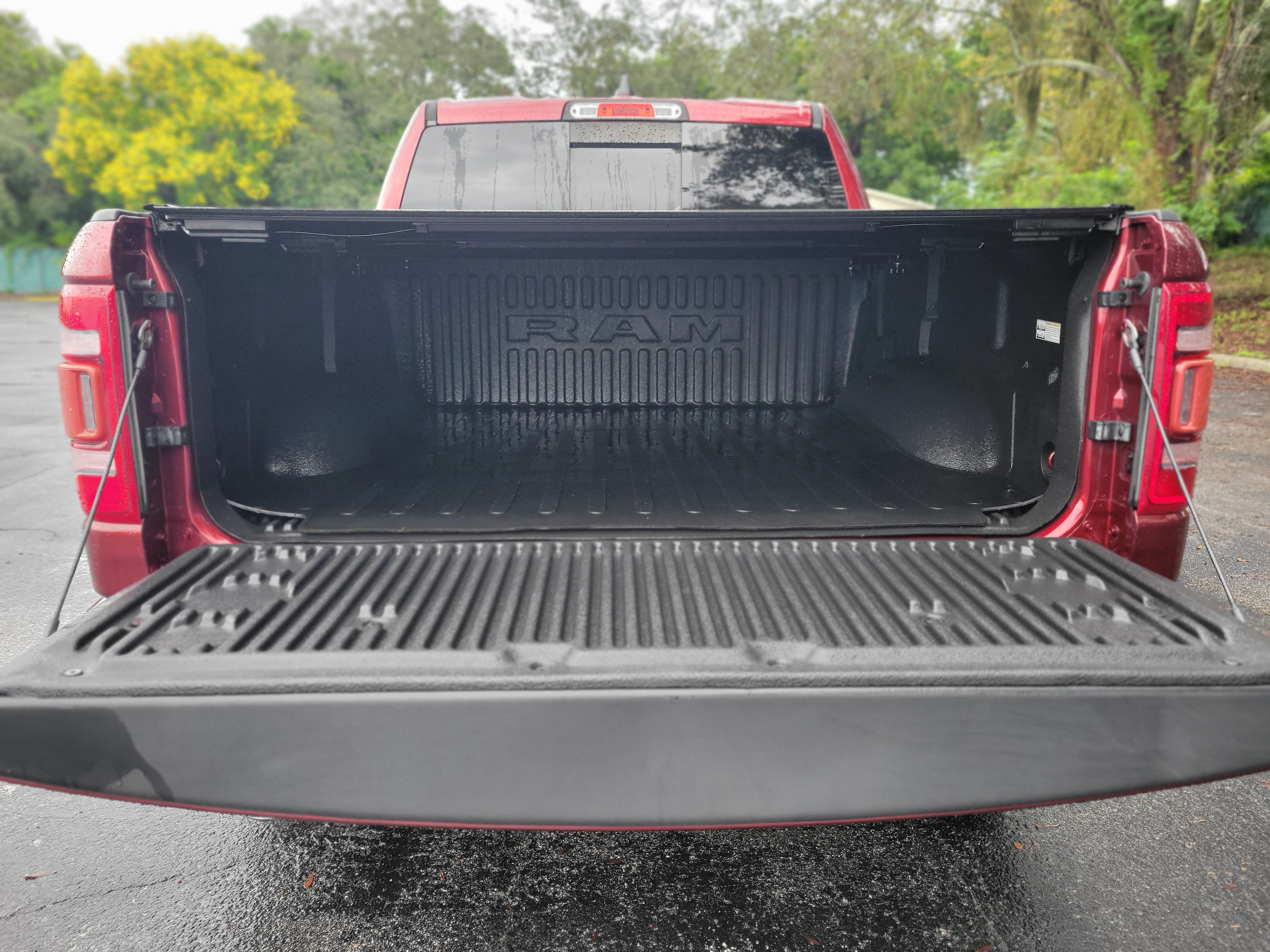 Used 2022 RAM 1500 Laramie w/ Sport Appearance Package AWD/4WD image 8