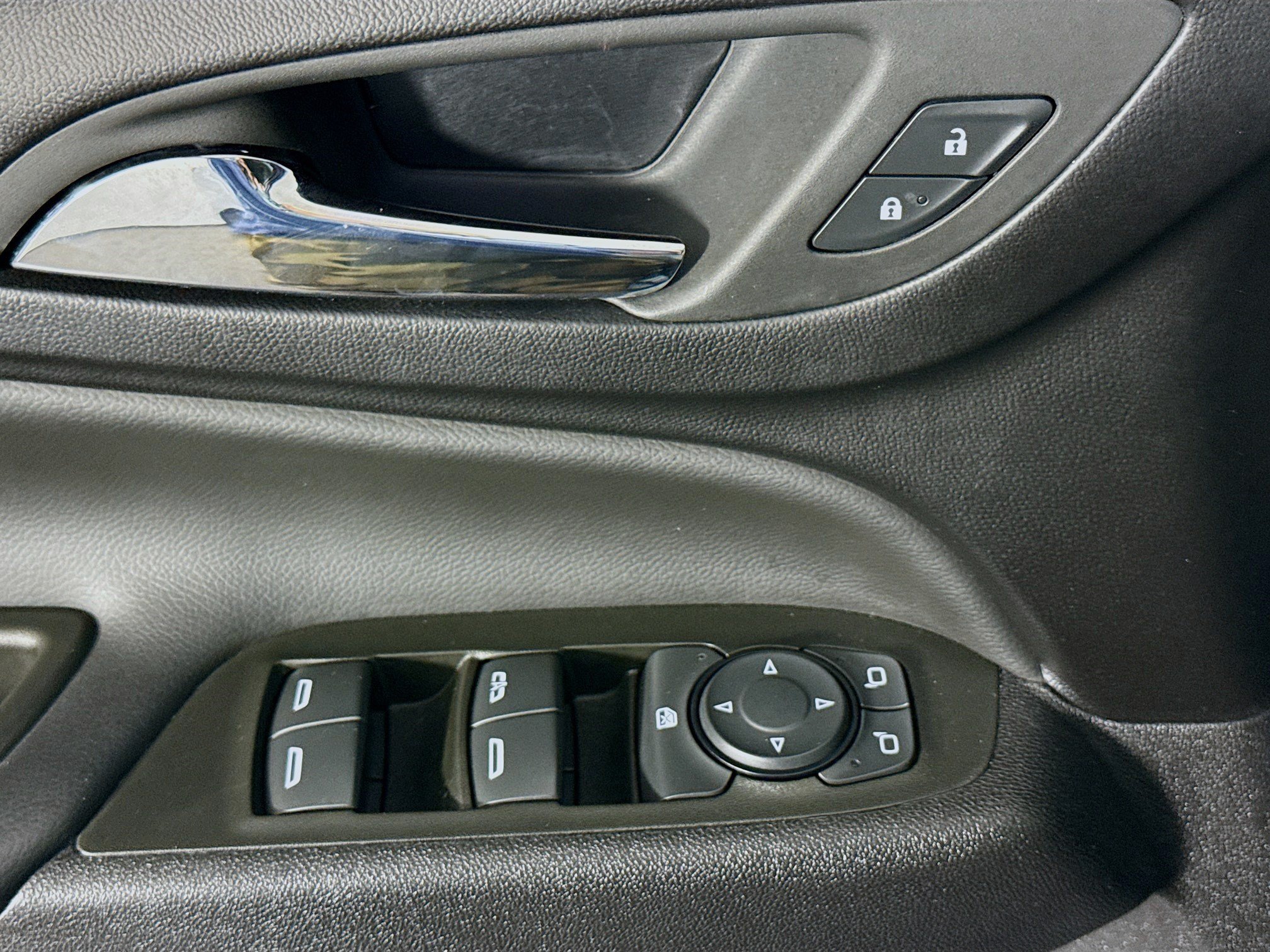 Used 2024 Chevrolet Equinox LT FWD image 24