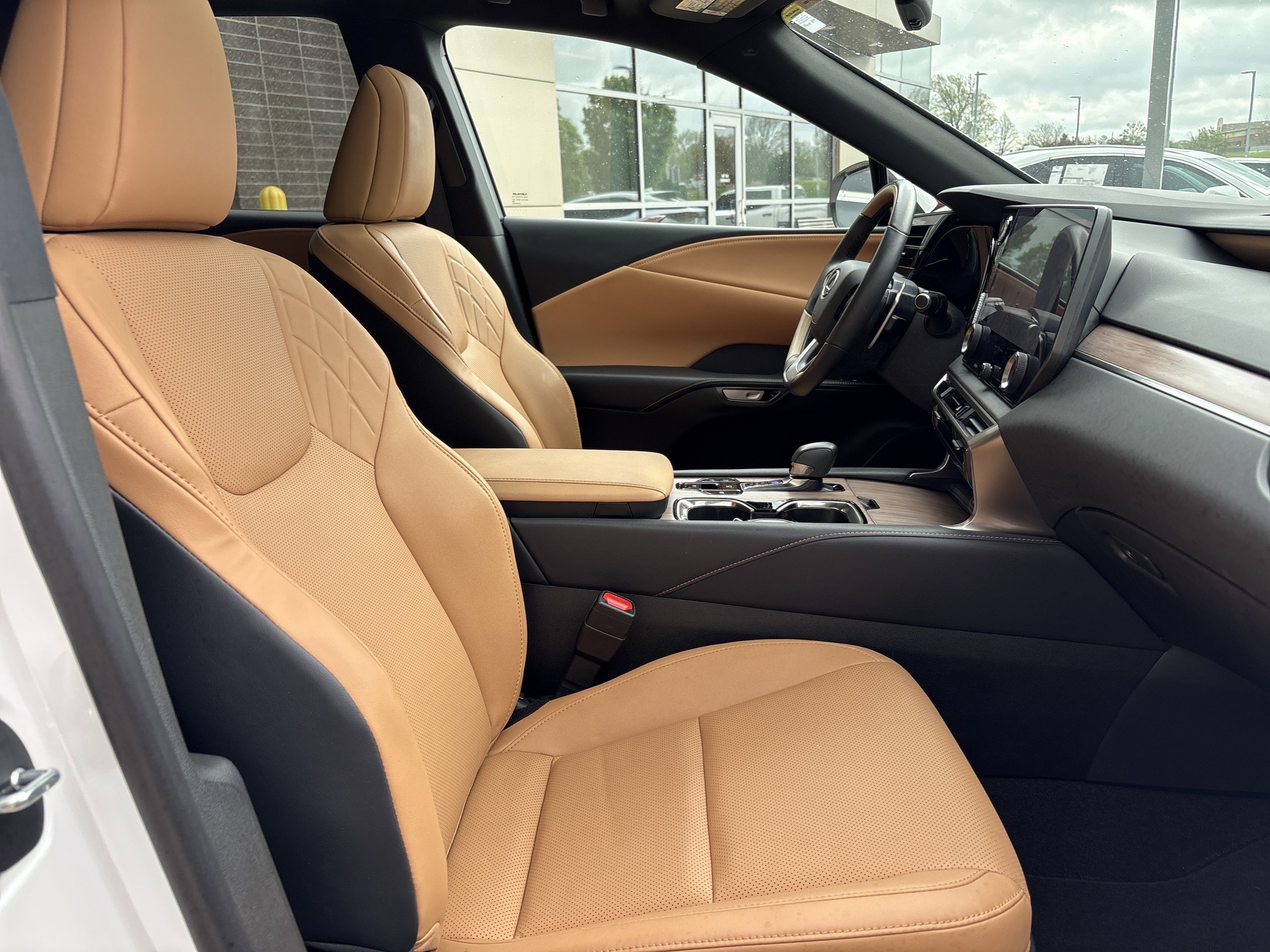 Used 2024 Lexus RX 350h w/ Accessory Package (Z1) image 33