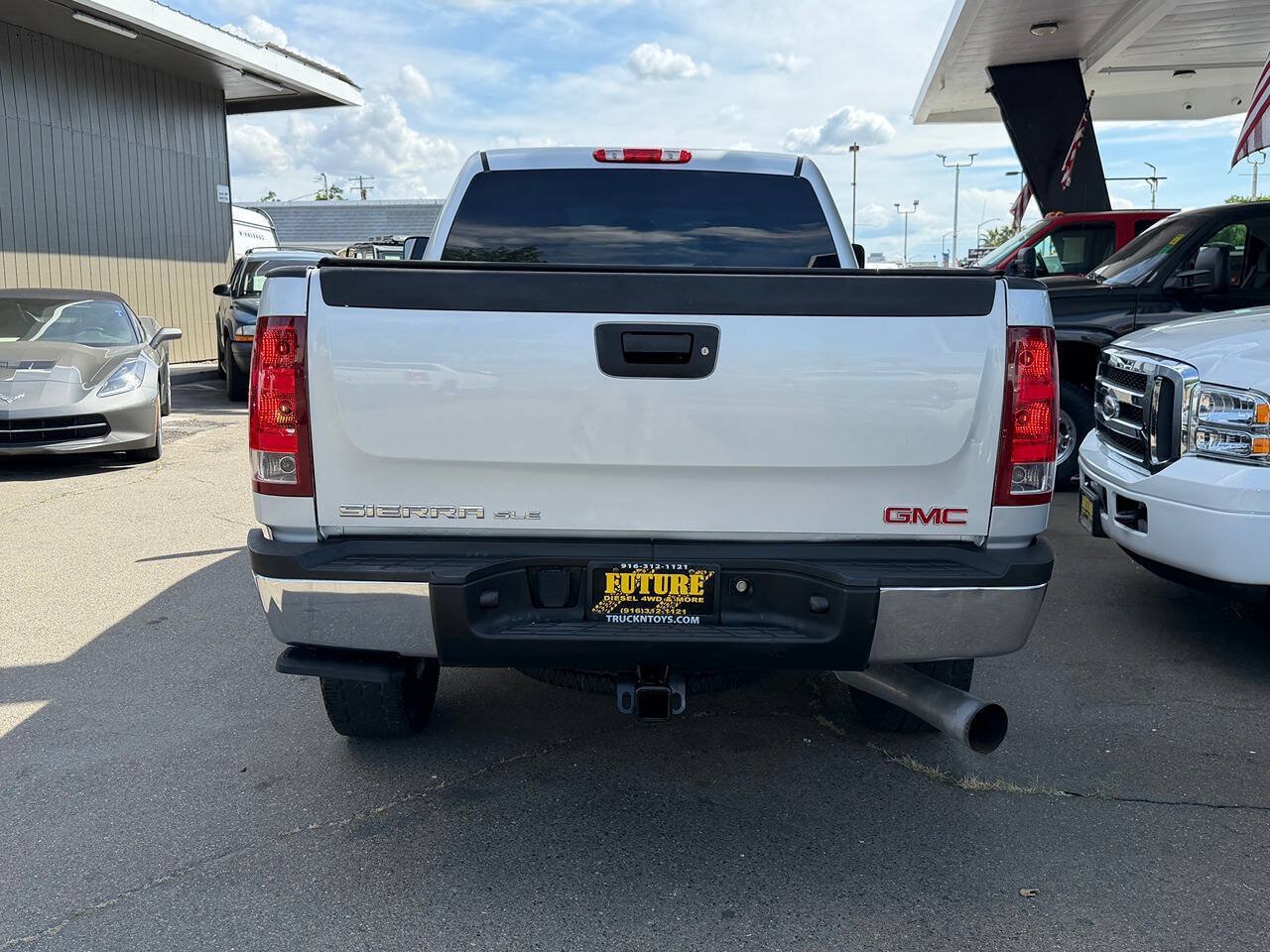 Used 2010 GMC Sierra 2500 SLE w/ Suspension Package, Off-Road AWD/4WD image 5