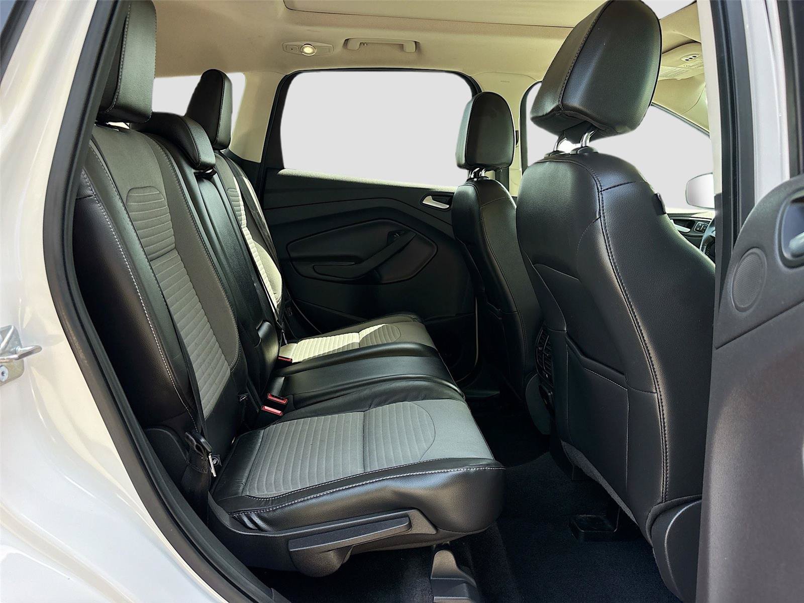 Used 2017 Ford Escape Titanium AWD/4WD image 28