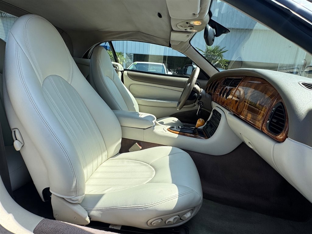 Used 2000 Jaguar XK8 Convertible image 23