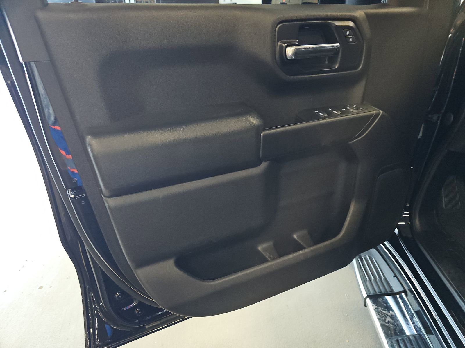 Used 2019 Chevrolet Silverado 1500 Custom w/ Custom Max Trailering Package image 9