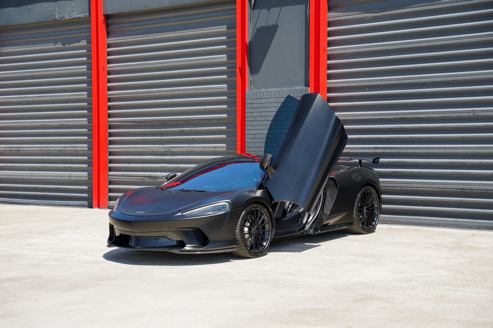 Used 2020 McLaren GT RWD image 1