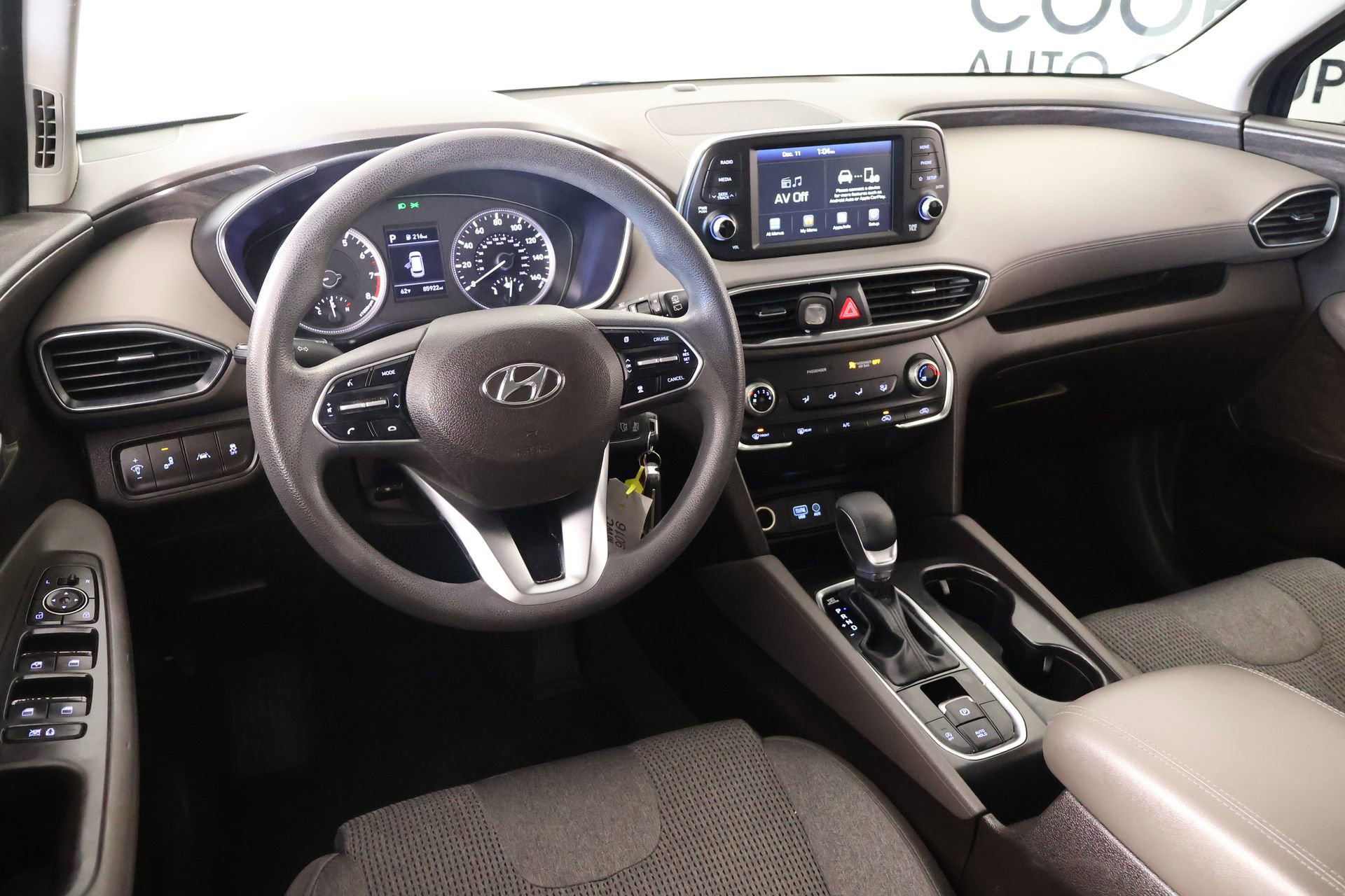 Used 2019 Hyundai Santa Fe SE image 2