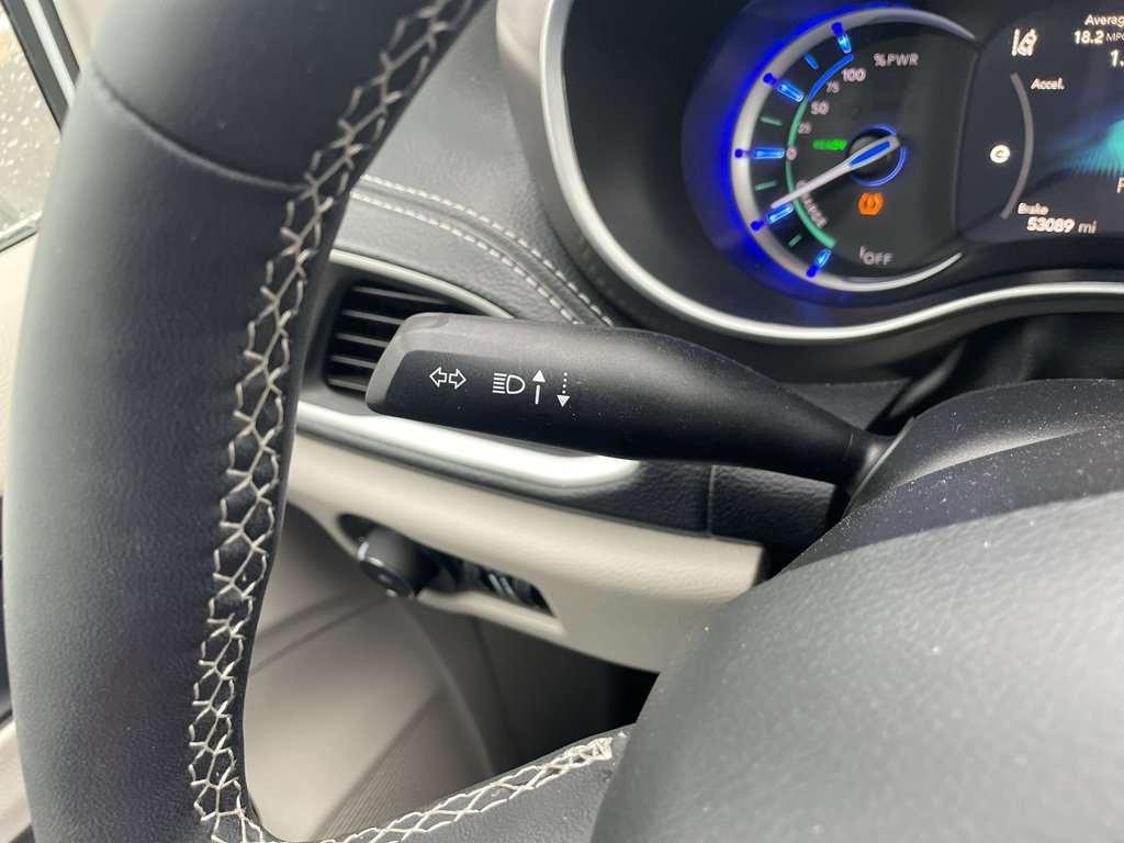 Used 2024 Chrysler Pacifica Select FWD image 25