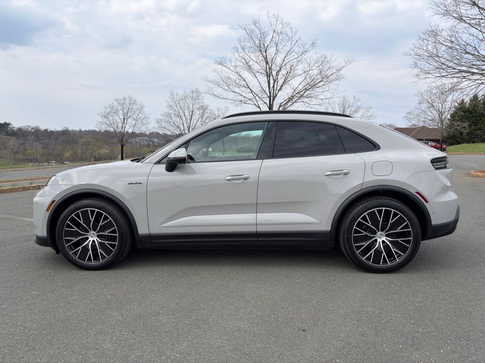 New 2026 Porsche Macan Electric RWD image 2