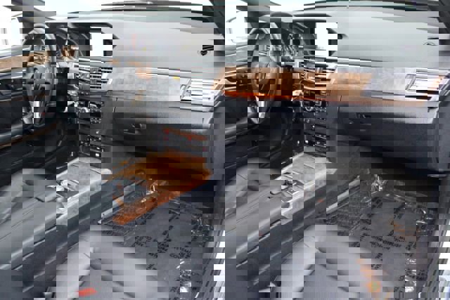 Used 2013 Mercedes-Benz E 400 Sport Sedan w/ Premium 1 Pkg image 23