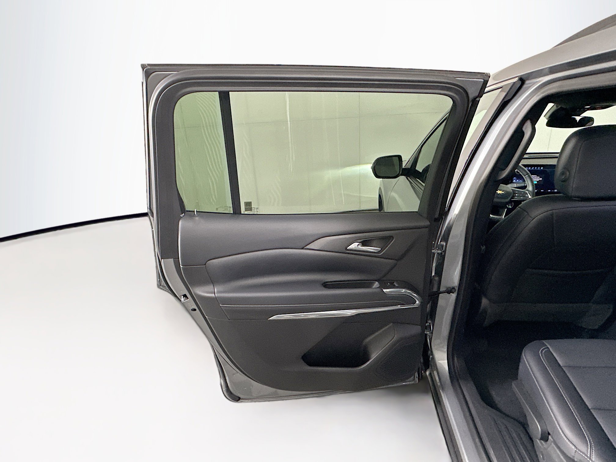 Used 2025 Chevrolet Traverse LT image 26