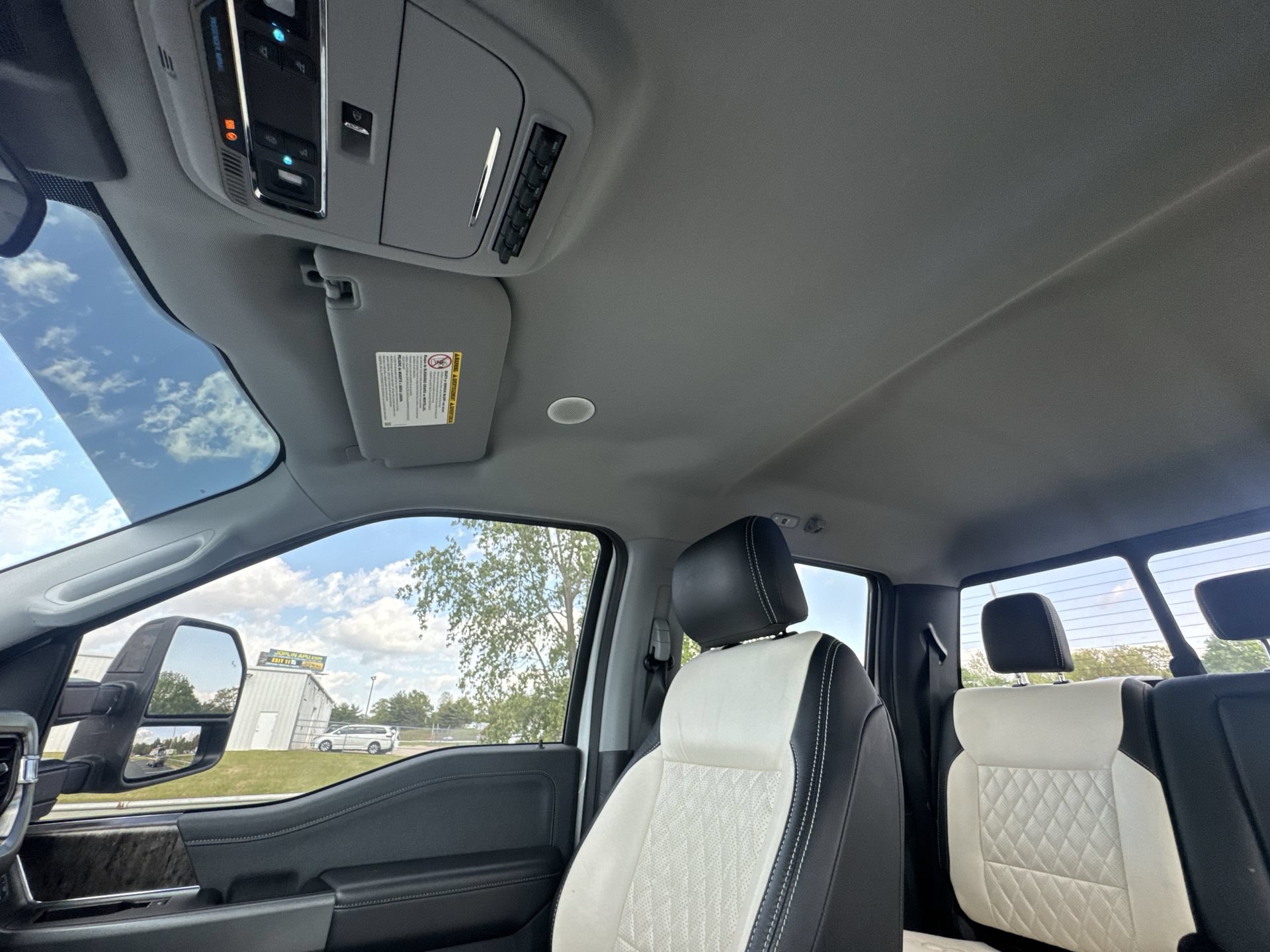 Used 2024 Ford F250 Lariat w/ Lariat Ultimate Package AWD/4WD image 22