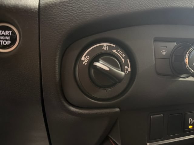 Used 2024 Nissan Frontier PRO-4X w/ Technology Package AWD/4WD image 41