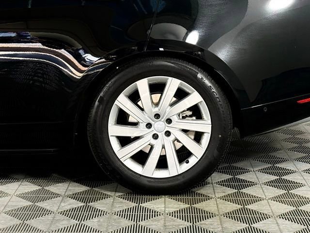 Certified 2025 Land Rover Range Rover SE image 17