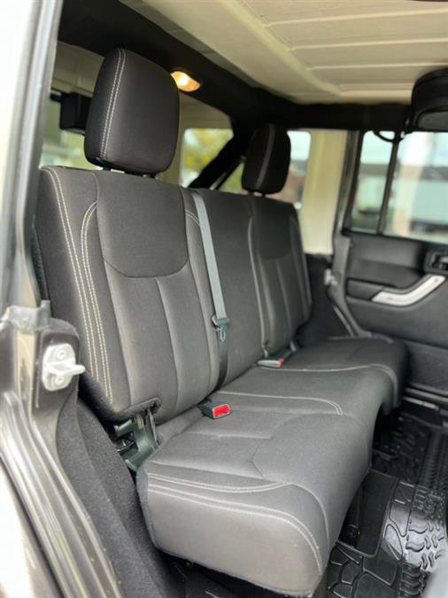 Used 2018 Jeep Wrangler Unlimited Sahara image 24