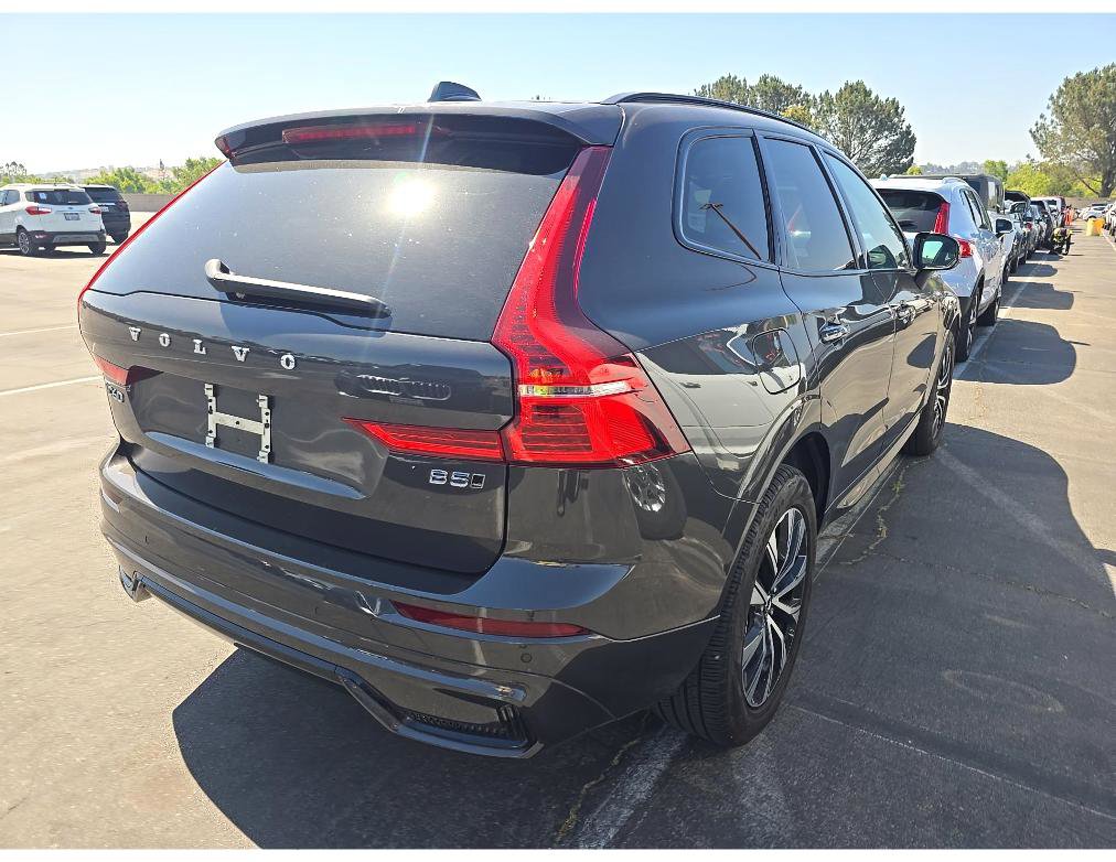Used 2025 Volvo XC60 B5 Core AWD/4WD image 4