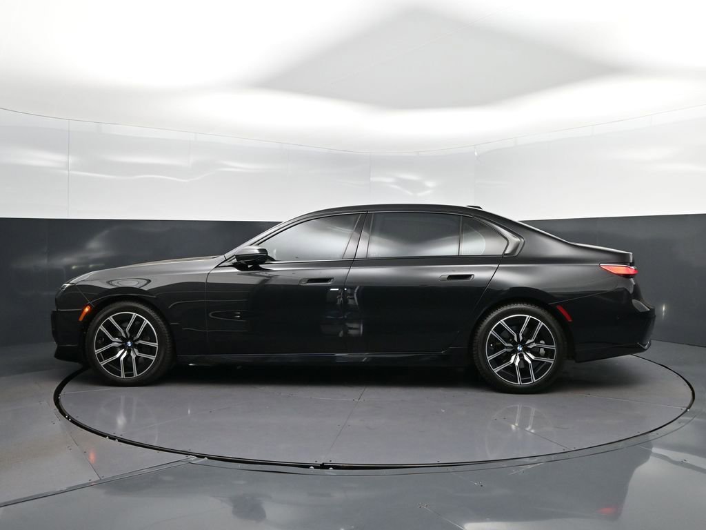 Used 2023 BMW 740i image 4