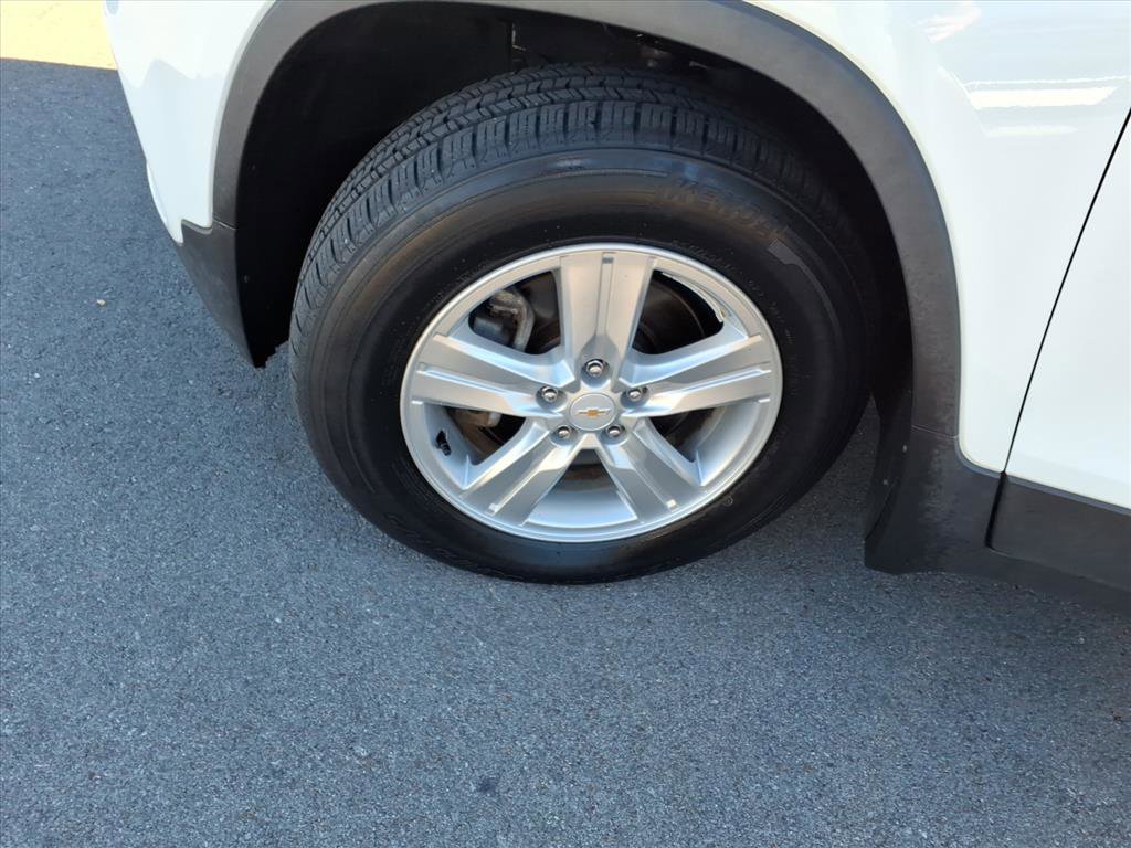 Used 2017 Chevrolet Trax LT w/ LT Convenience Package image 9