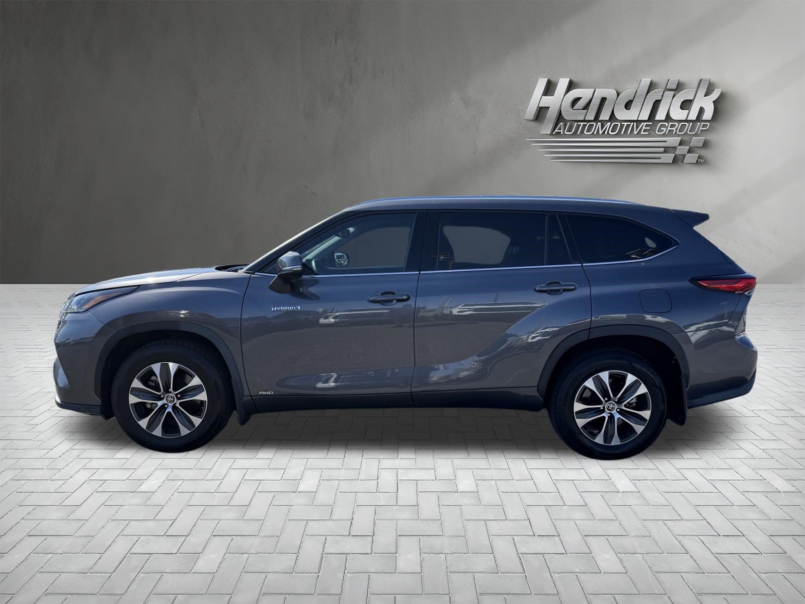 Used 2021 Toyota Highlander XLE AWD/4WD image 7