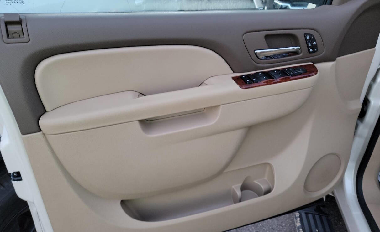 Used 2013 Chevrolet Suburban LTZ image 16