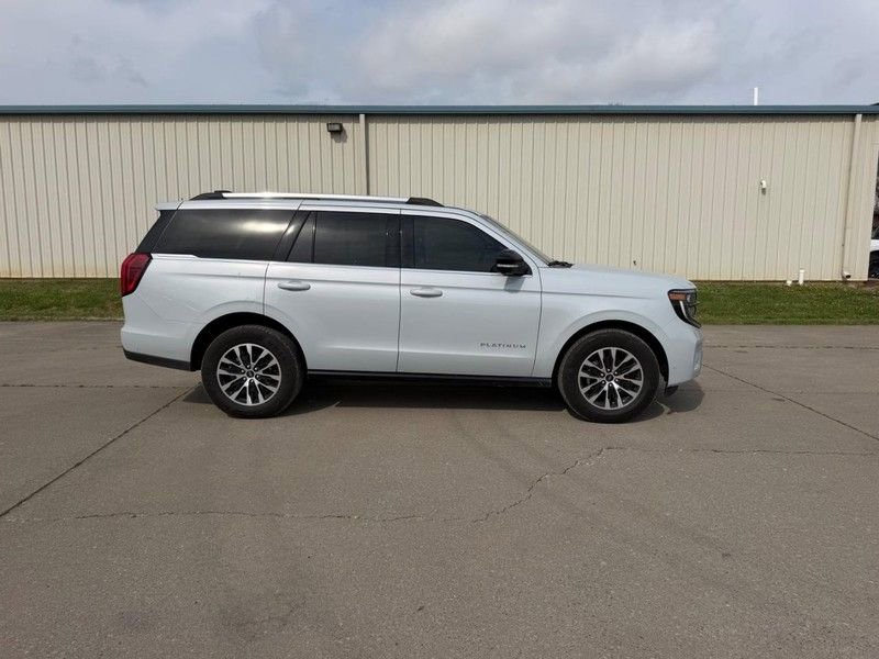 Used 2025 Ford Expedition Platinum AWD/4WD image 2