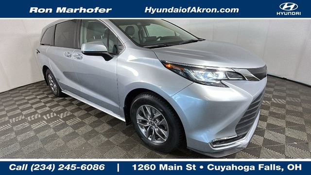 Used 2021 Toyota Sienna XLE FWD image 1