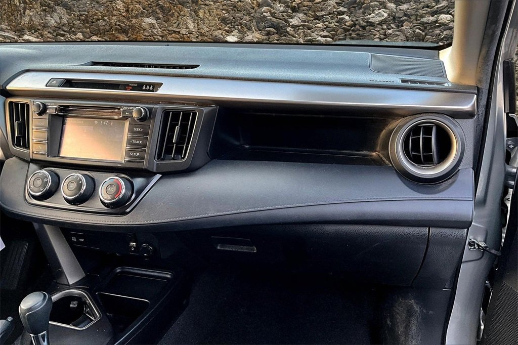 Used 2018 Toyota RAV4 LE w/ Carpet Mat Package image 14