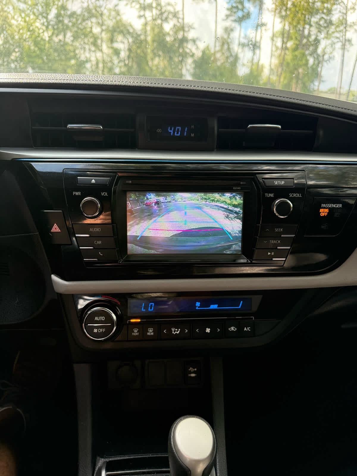 Used 2015 Toyota Corolla LE FWD image 18