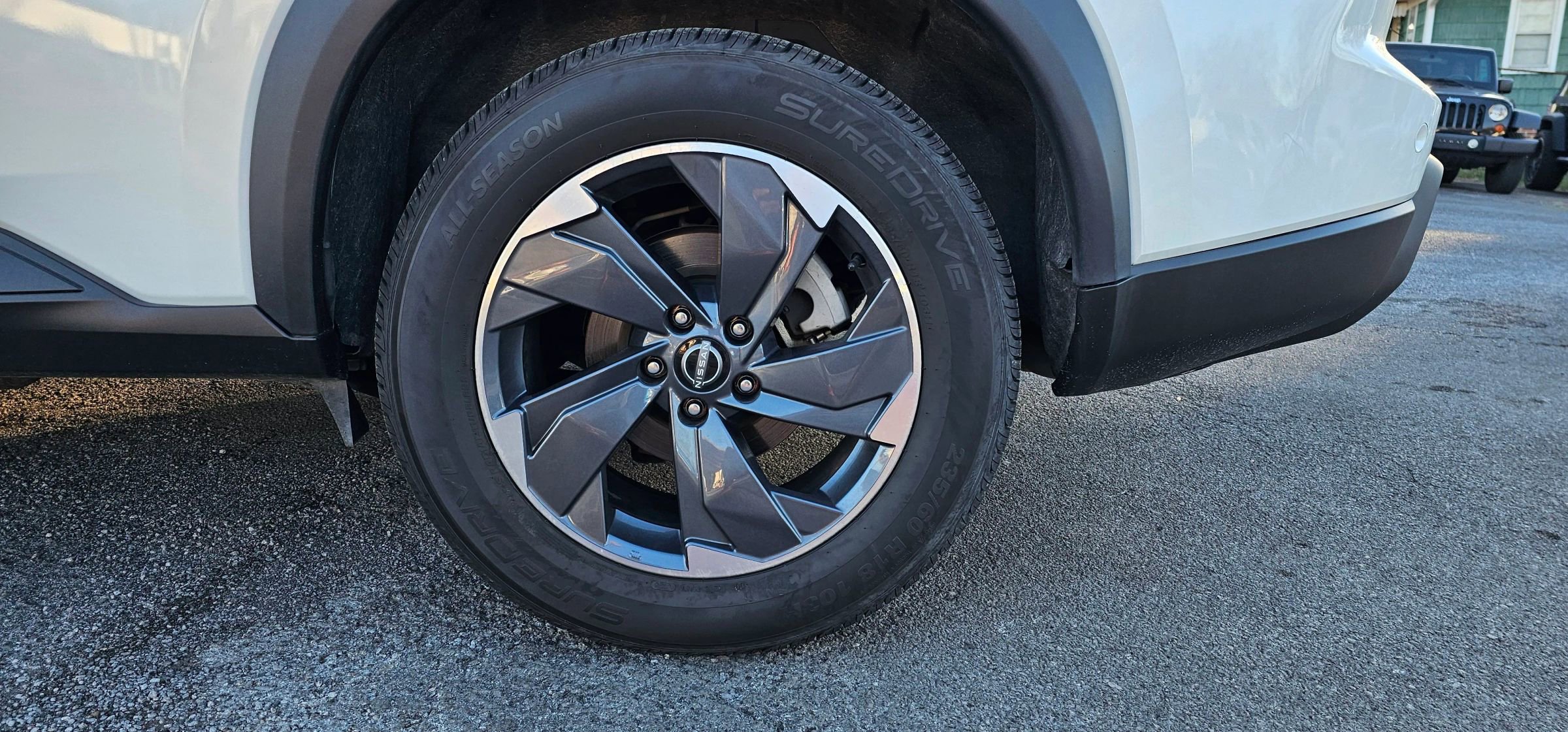 Used 2024 Nissan Rogue SV image 25