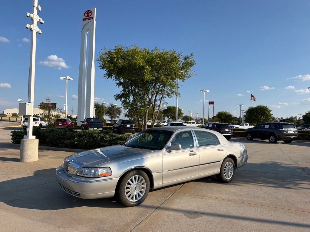 Used 2004 Lincoln Town Car Signature