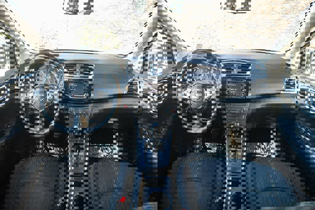 Used 2016 Nissan Sentra SV image 14